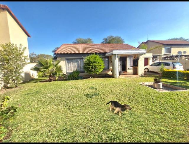 2 BEDROOM TOWNHOUSE FOR SALE IN ANNLIN